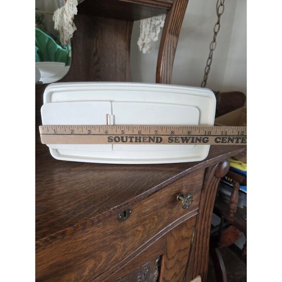 Rubbermaid Servin Saver 1.3  Gallon Plastic Cereal Keeper with Almond Lid - Picture 8 of 8